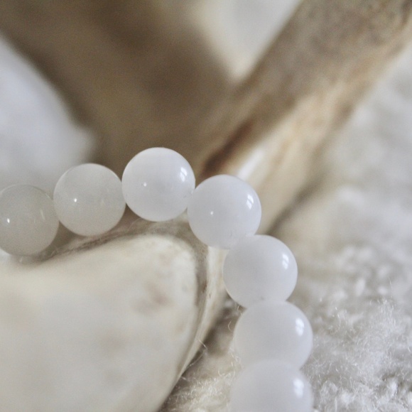 White Jade Gemstone Chakra Balancing Stretchy Energy Bracelet - Picture 2 of 2
